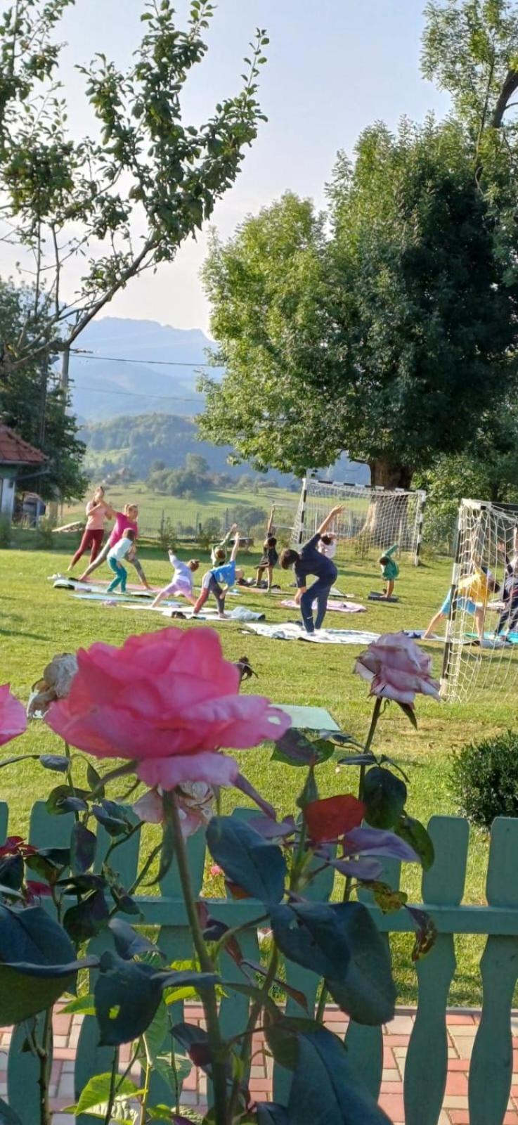Pensiunea Tabacaru Peştera Esterno foto